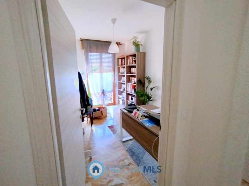 Immobile in esclusiva al Gruppo Padova MLS
Se stai cercando un appartamento spazioso e luminoso, ...