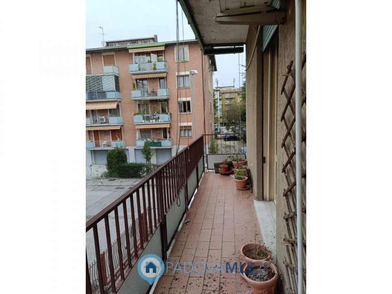 Immobile in esclusiva al Gruppo Padova MLS
Proponiamo in vendita un immobile residenziale di circ...