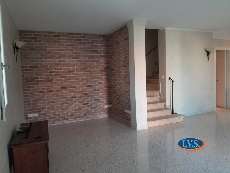 MONTEGALDA (VI): In una posizione riservata e tranquilla proponiamo porzione di trifamiliare di t...