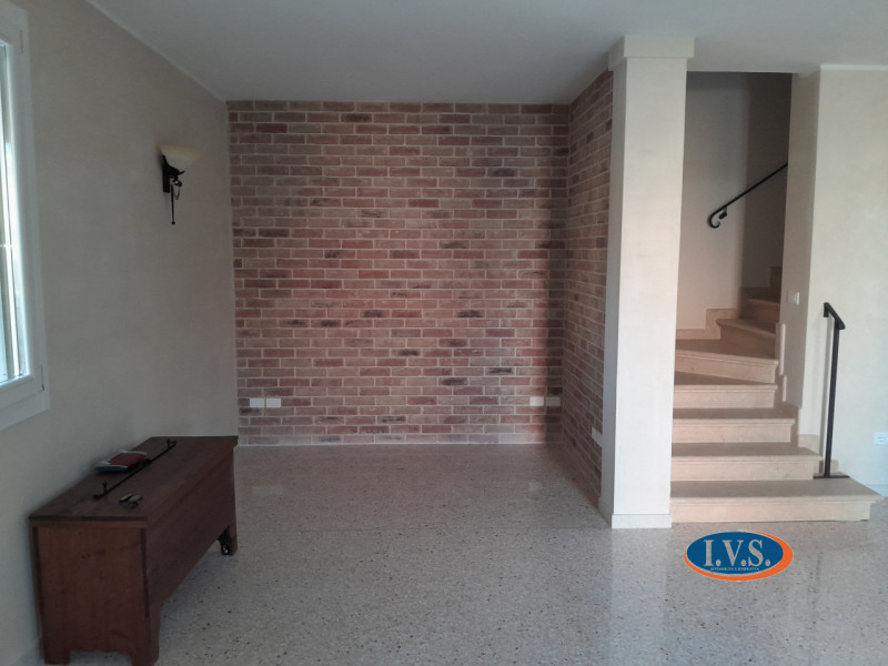 MONTEGALDA (VI): In una posizione riservata e tranquilla proponiamo porzione di trifamiliare di t...