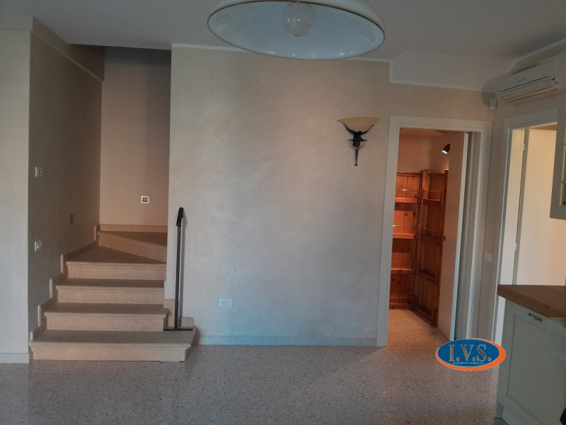 MONTEGALDA (VI): In una posizione riservata e tranquilla proponiamo porzione di trifamiliare di t...