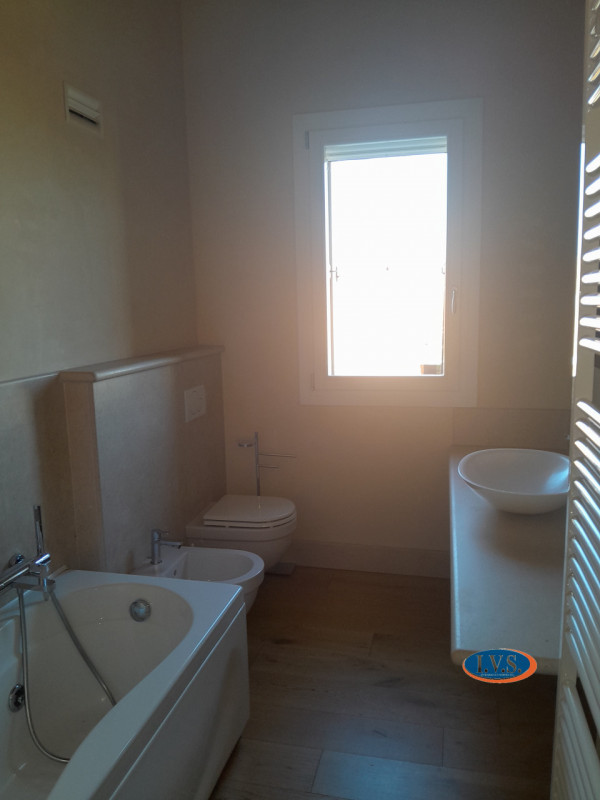 MONTEGALDA (VI): In una posizione riservata e tranquilla proponiamo porzione di trifamiliare di t...