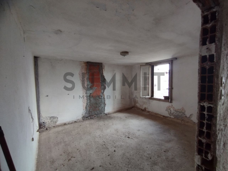 SCHIO - BOSCO DI TRETTO: In zona tranquilla ma non troppo isolata ampio RUSTICO da ristrutturare....