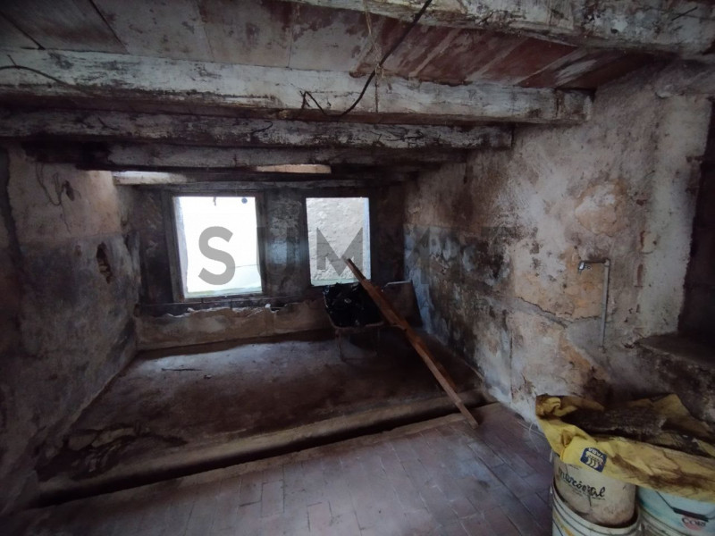 SCHIO - BOSCO DI TRETTO: In zona tranquilla ma non troppo isolata ampio RUSTICO da ristrutturare....