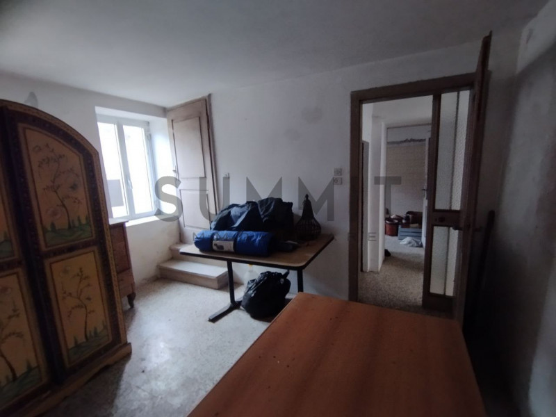 SCHIO - BOSCO DI TRETTO: In zona tranquilla ma non troppo isolata ampio RUSTICO da ristrutturare....