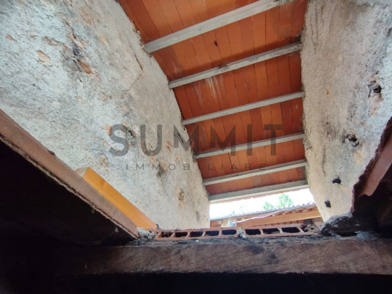 SCHIO - BOSCO DI TRETTO: In zona tranquilla ma non troppo isolata ampio RUSTICO da ristrutturare....