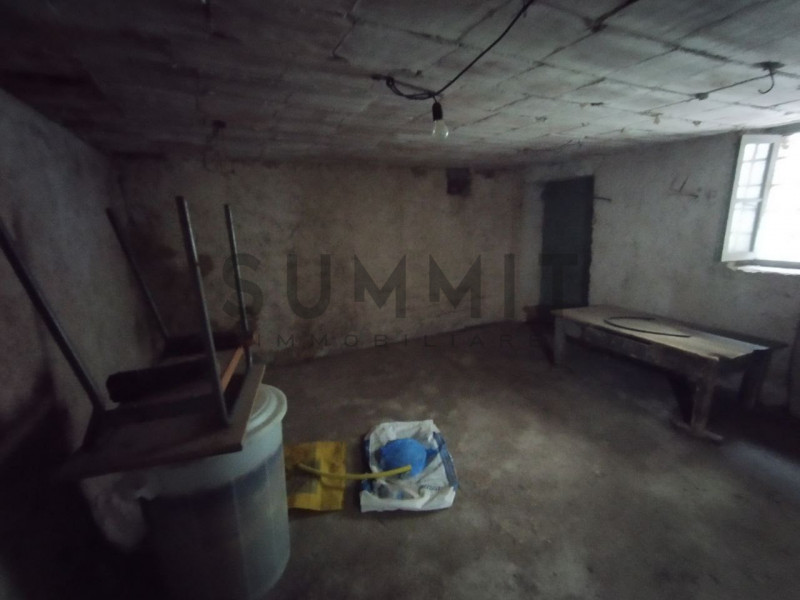 SCHIO - BOSCO DI TRETTO: In zona tranquilla ma non troppo isolata ampio RUSTICO da ristrutturare....