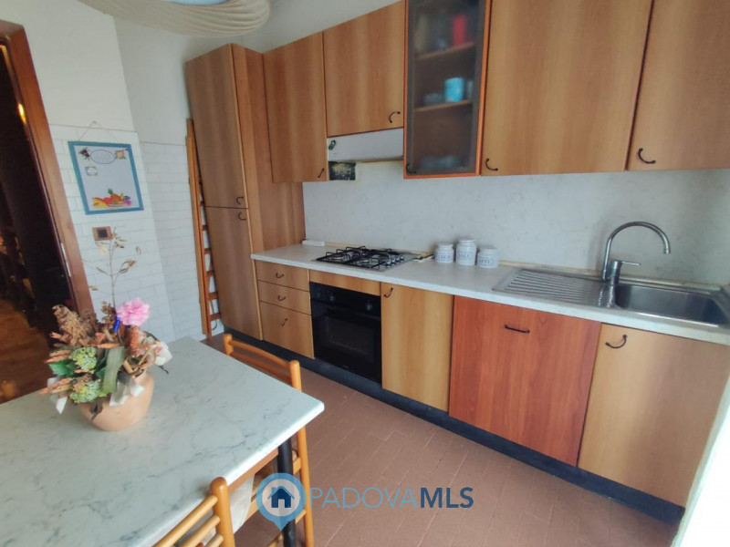 Immobile in esclusiva al Gruppo Padova MLS
Proponiamo in vendita un immobile residenziale di circ...