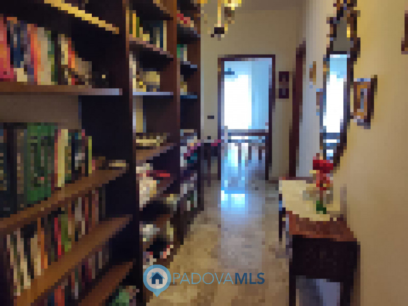 Immobile in esclusiva al Gruppo Padova MLS
Proponiamo in vendita un immobile residenziale di circ...