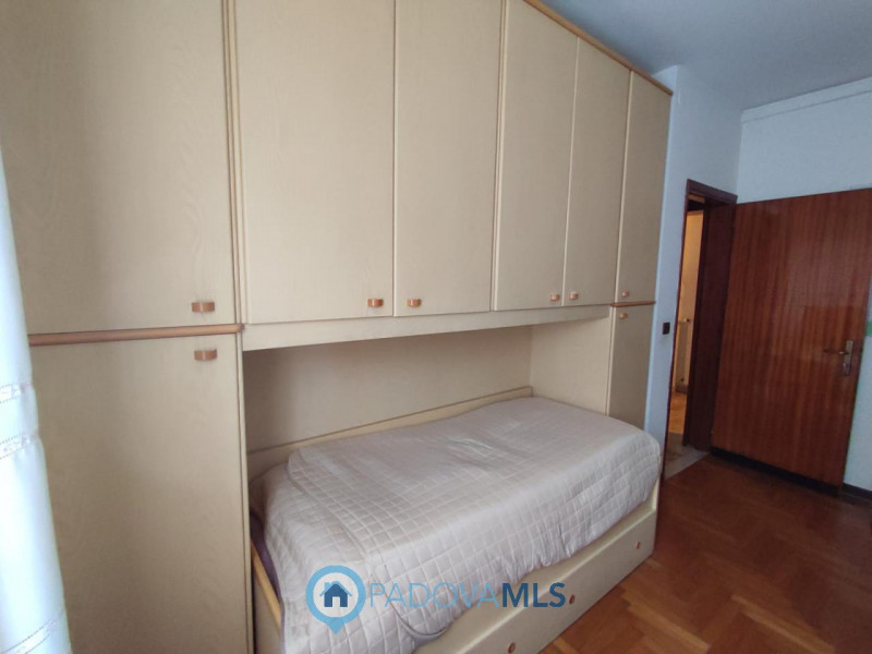 Immobile in esclusiva al Gruppo Padova MLS
Proponiamo in vendita un immobile residenziale di circ...