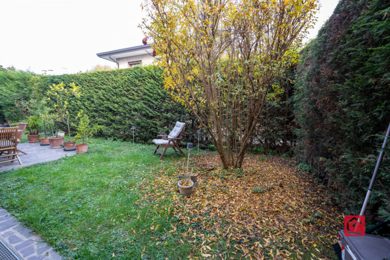 Splendida villa trifamiliare di recente costruzione inserita in esclusivo quartiere residenziale,...