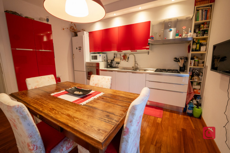 Splendida villa trifamiliare di recente costruzione inserita in esclusivo quartiere residenziale,...