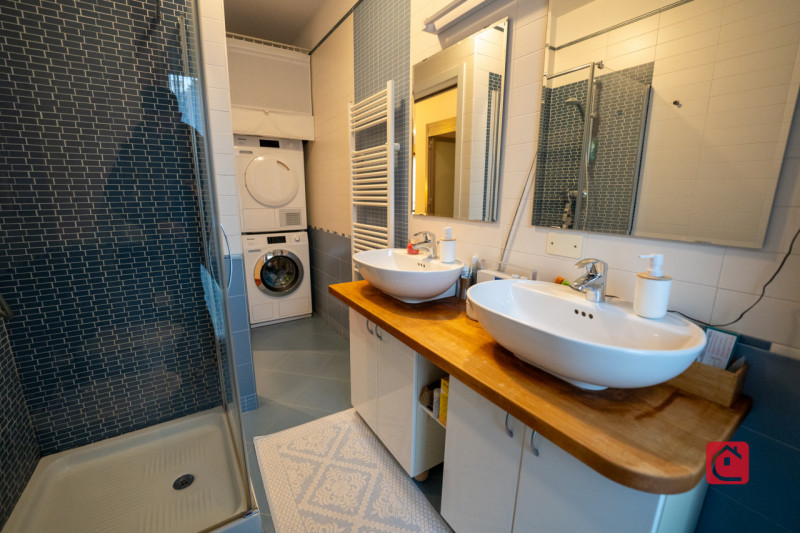 Splendida villa trifamiliare di recente costruzione inserita in esclusivo quartiere residenziale,...