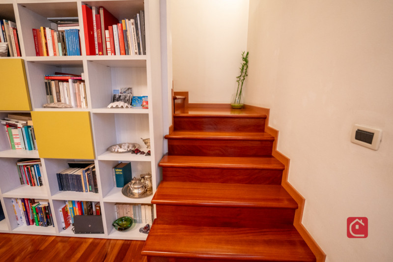 Splendida villa trifamiliare di recente costruzione inserita in esclusivo quartiere residenziale,...