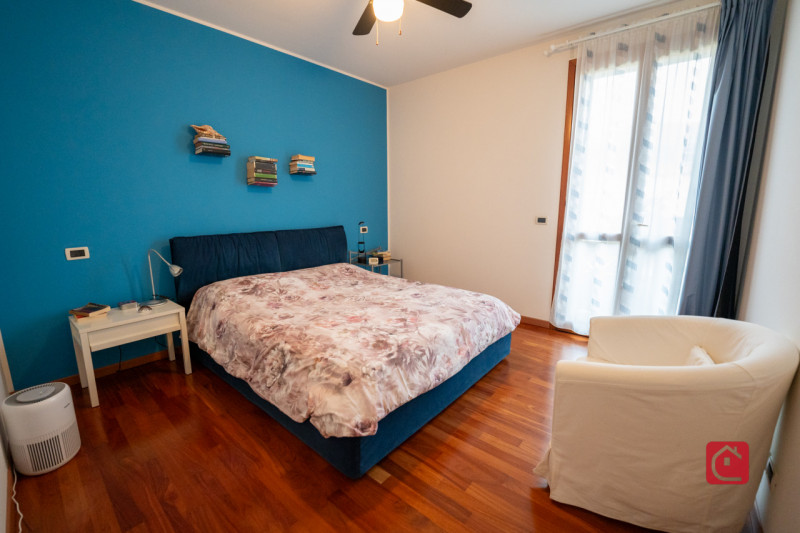 Splendida villa trifamiliare di recente costruzione inserita in esclusivo quartiere residenziale,...