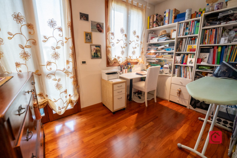 Splendida villa trifamiliare di recente costruzione inserita in esclusivo quartiere residenziale,...