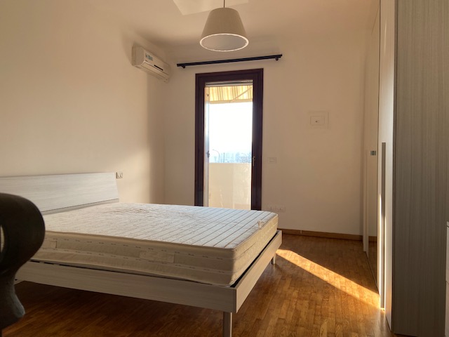 In zona Costigiola proponiamo miniappartamento arredato con ingresso indipendente, disposto su du...