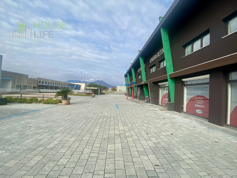 THIENE: in zona industriale e di facile accesso, IMMOBILE SINGOLO di 600 mq totali, disposto su d...