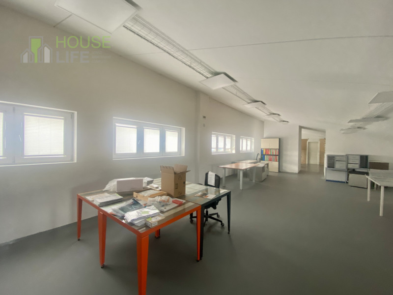 THIENE: in zona industriale e di facile accesso, IMMOBILE SINGOLO di 600 mq totali, disposto su d...