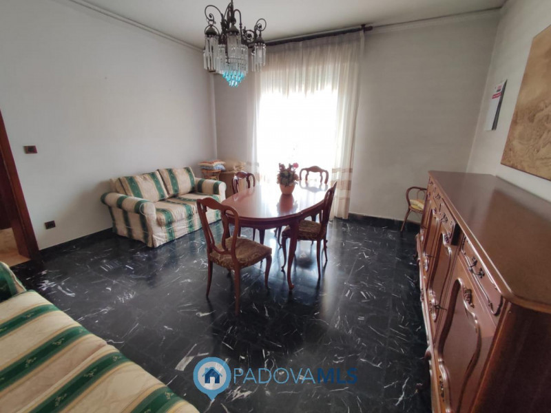 Immobile in esclusiva al Gruppo Padova MLS
Proponiamo in vendita un immobile residenziale di circ...