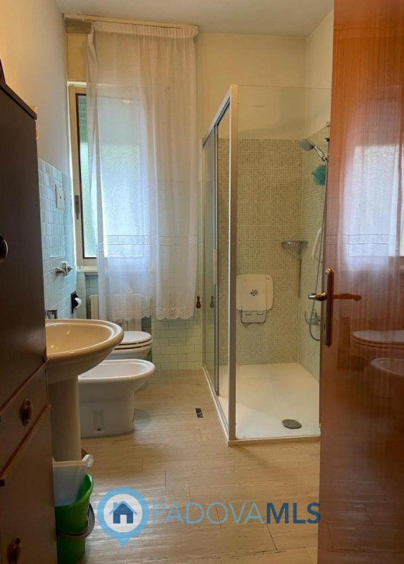 Immobile in esclusiva al Gruppo Padova MLS
Proponiamo in vendita un immobile residenziale di circ...