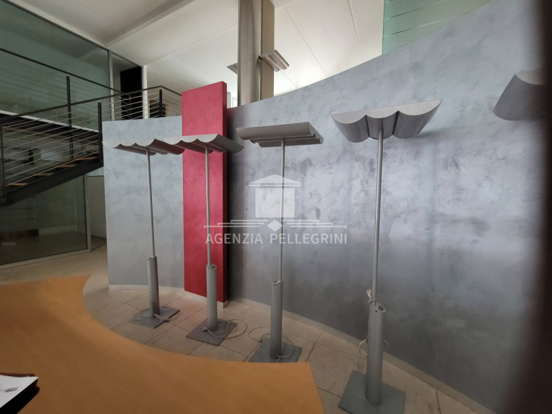CENTRO DIAZ proponiamo prestigioso ufficio di 350 mq, particolarmente raffinato ed esclusivo graz...