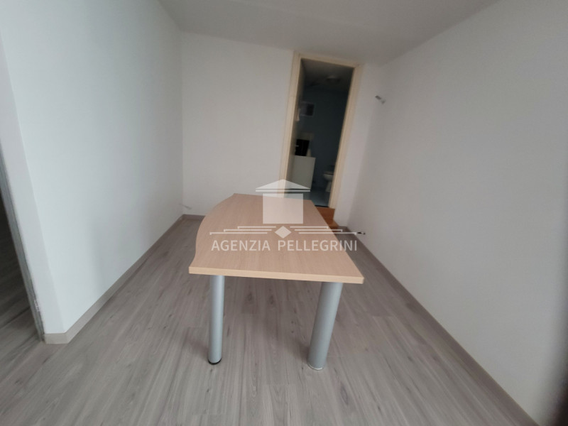 CENTRO DIAZ proponiamo prestigioso ufficio di 350 mq, particolarmente raffinato ed esclusivo graz...