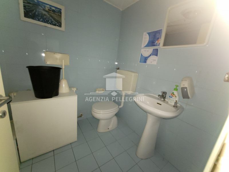 CENTRO DIAZ proponiamo prestigioso ufficio di 350 mq, particolarmente raffinato ed esclusivo graz...