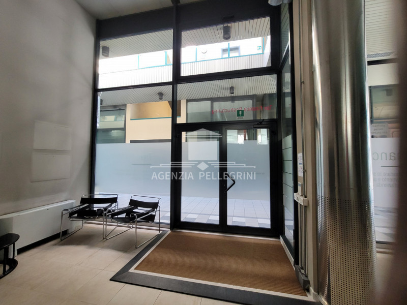 CENTRO DIAZ proponiamo prestigioso ufficio di 350 mq, particolarmente raffinato ed esclusivo graz...