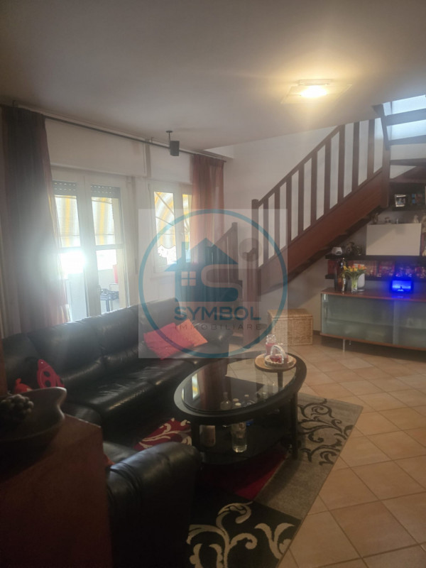 TREBASELEGHE - IN PIENO CENTRO, ELEGANTE DUPLEX CON AMPI SPAZI E FINITURE CURATE.

In una tranqui...