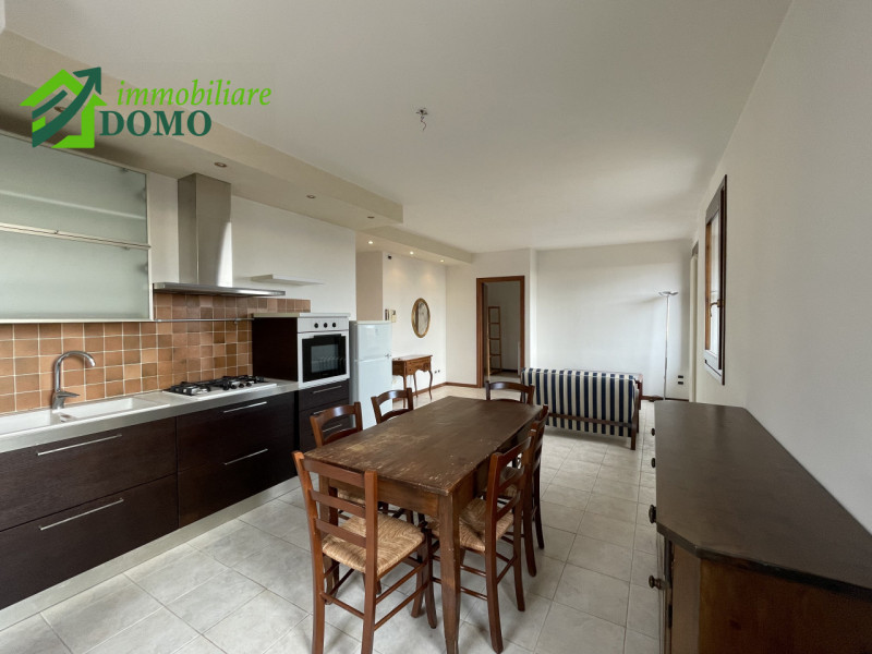 Santorso – Luminoso bicamere al secondo piano con ascensore, con posto auto auto coperto e scoper...