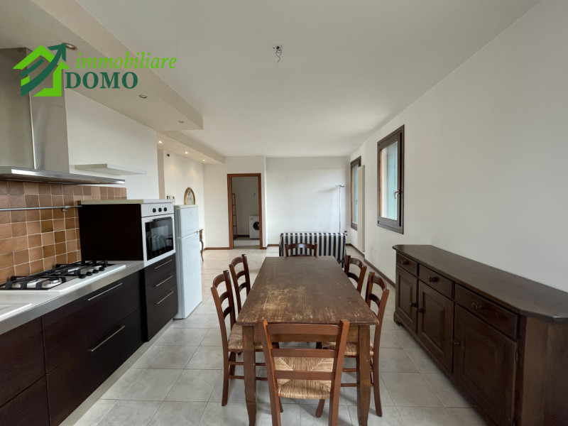 Santorso – Luminoso bicamere al secondo piano con ascensore, con posto auto auto coperto e scoper...