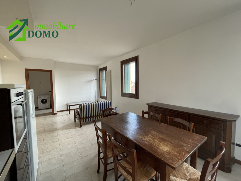 Santorso – Luminoso bicamere al secondo piano con ascensore, con posto auto auto coperto e scoper...