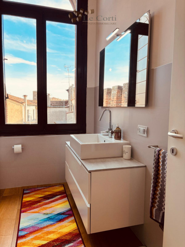 Nel centro storico di Montagnana, proponiamo in vendita un appartamento quadrilocale al secondo p...