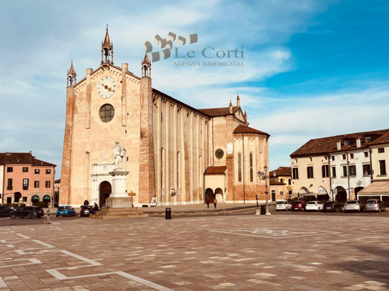 Nel centro storico di Montagnana, proponiamo in vendita un appartamento quadrilocale al secondo p...