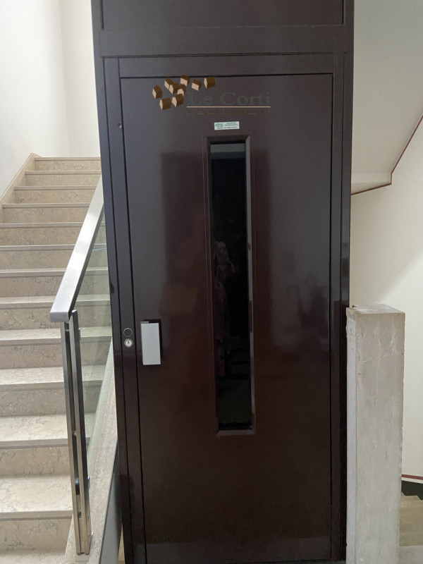 Nel cuore pulsante di Montagnana, proponiamo in vendita un prestigioso appartamento quadrilocale ...