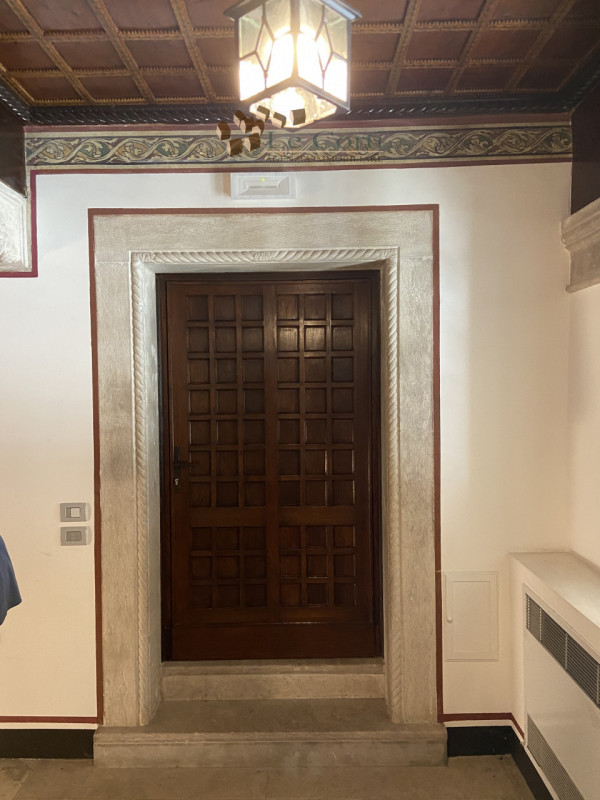 Nel cuore pulsante di Montagnana, proponiamo in vendita un prestigioso appartamento quadrilocale ...