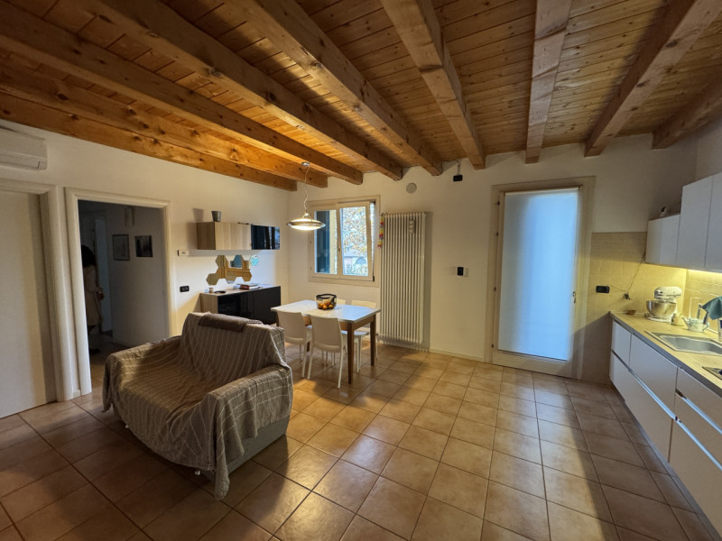 In bella zona residenziale proponiamo in vendita appartamento al secondo e ultimo piano composto ...