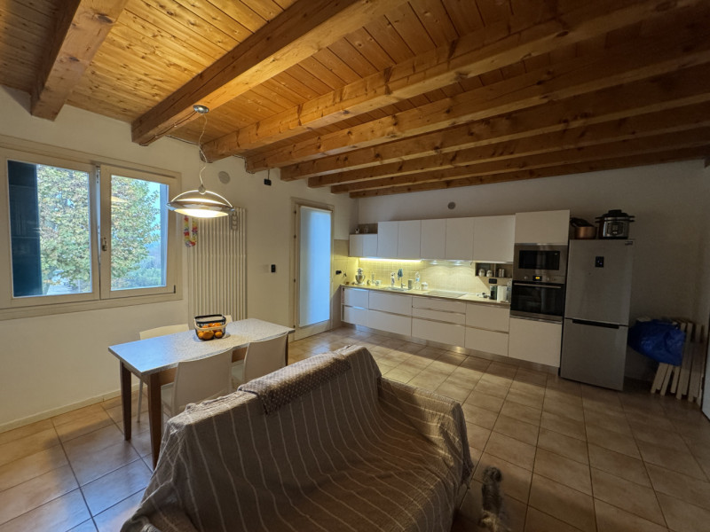 In bella zona residenziale proponiamo in vendita appartamento al secondo e ultimo piano composto ...