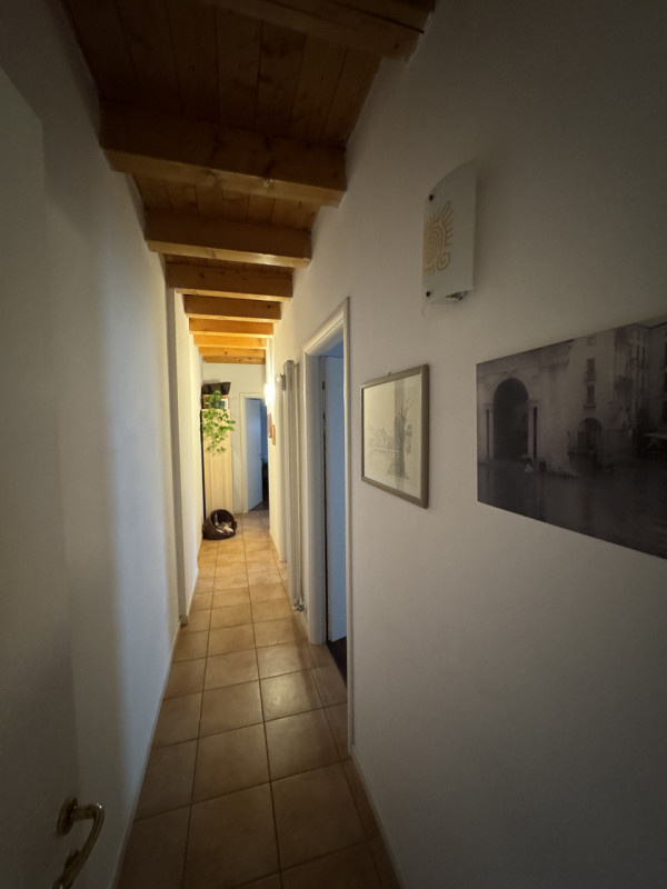 In bella zona residenziale proponiamo in vendita appartamento al secondo e ultimo piano composto ...