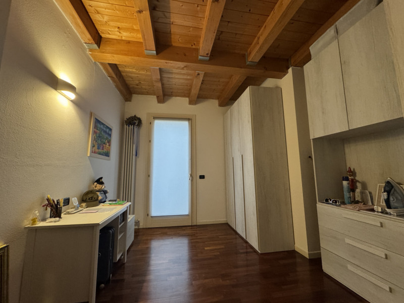 In bella zona residenziale proponiamo in vendita appartamento al secondo e ultimo piano composto ...