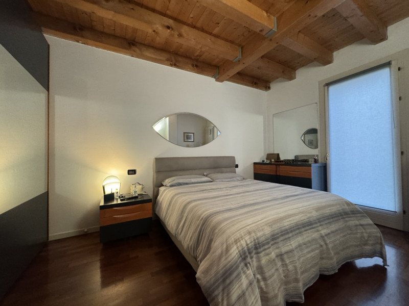 In bella zona residenziale proponiamo in vendita appartamento al secondo e ultimo piano composto ...