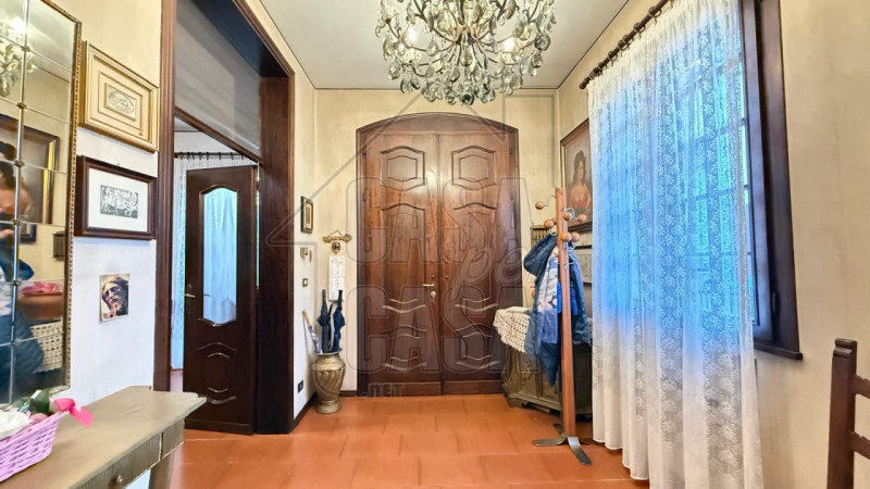 Casa singola da aggiornare situata a Padova, un'opportunità imperdibile per chi cerca spazio e co...