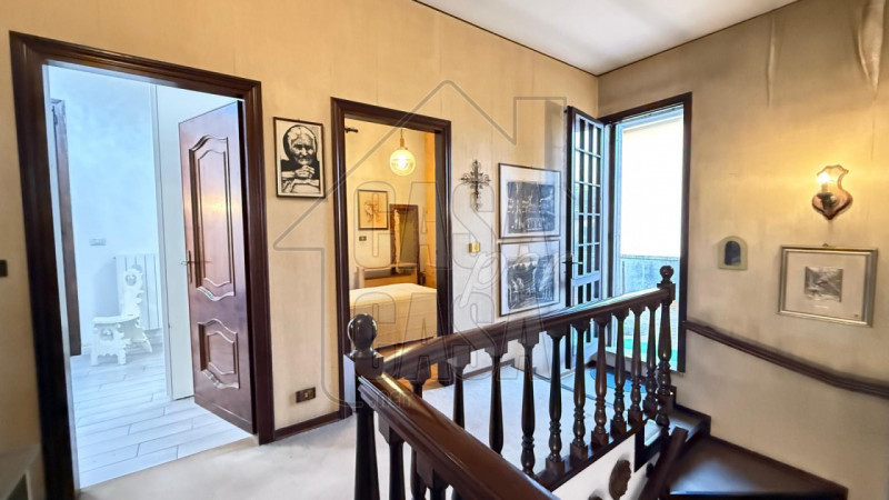 Casa singola da aggiornare situata a Padova, un'opportunità imperdibile per chi cerca spazio e co...