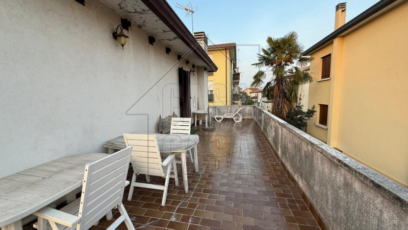 Casa singola da aggiornare situata a Padova, un'opportunità imperdibile per chi cerca spazio e co...