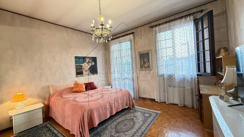 Casa singola da aggiornare situata a Padova, un'opportunità imperdibile per chi cerca spazio e co...