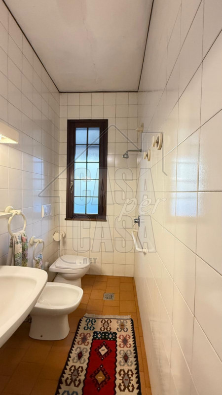 Casa singola da aggiornare situata a Padova, un'opportunità imperdibile per chi cerca spazio e co...