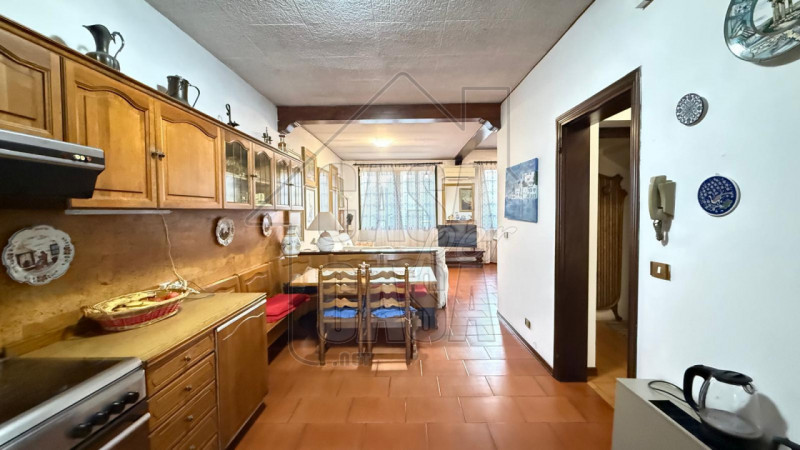 Casa singola da aggiornare situata a Padova, un'opportunità imperdibile per chi cerca spazio e co...