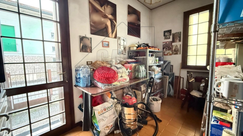 Casa singola da aggiornare situata a Padova, un'opportunità imperdibile per chi cerca spazio e co...