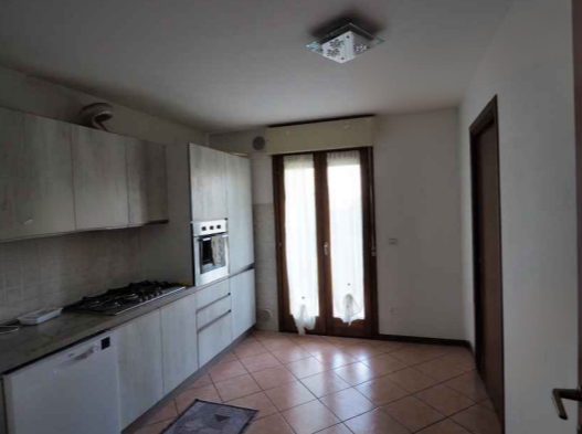 Rif. A.A.252-24

Vendita all'asta - casa a schiera centrale su 2 piani in data 09 gennaio 2026

D...